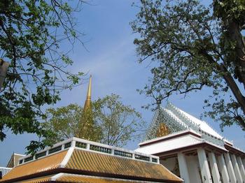 Wat Boworniwet 101022-02.jpg
